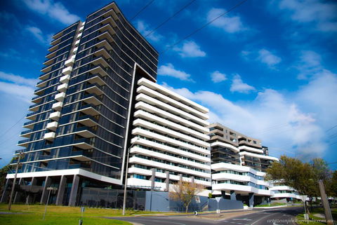 Modern, Clean, Luxury At The Right Price..... - Accommodation Australia 0