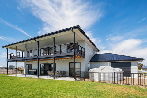 Moments On The Water - Local Tourism 3