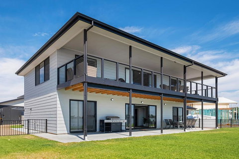 Moments On The Water - Local Tourism 0