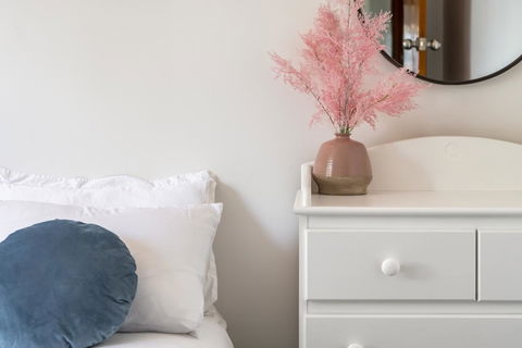Moonah House-10 Mins To CBD & MONA, 4BR, 2 BATH, Great View, Park 3 Cars, Sleep 11, King Bed, En-suite - Australia Shopping 1