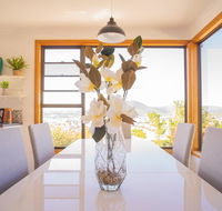 Moonah House-10 mins to CBD  MONA 4BR 2 BATH great view park 3 cars sleep 11 king bed en-suite - Accommodation Australia