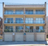 Moondara Unit 2 21 Bulcock Beach Esplanade Bulcock Beach - Accommodation Australia