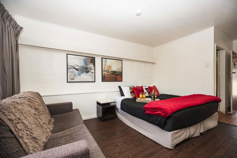 Motel Oasis - Accommodation Australia 1