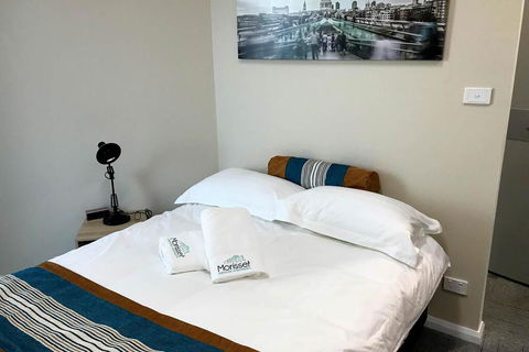 Motel Rooms At Morisset Serviced Apartments - Australia Shopping 1
