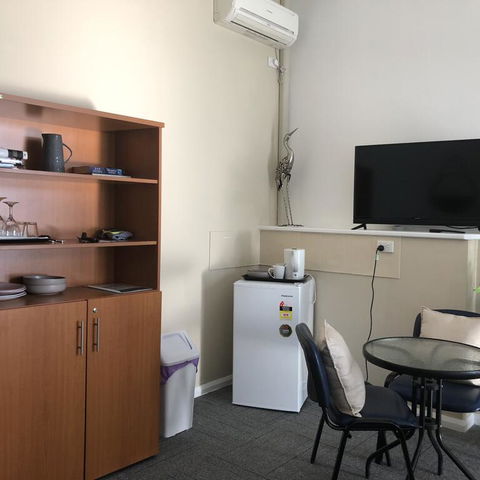 Motel Rooms At Morisset Serviced Apartments - Australia Shopping 3