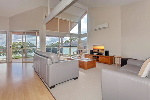 Moy At Nelson Bay, 2/30 Thurlow Avenue - Australia Shopping 0