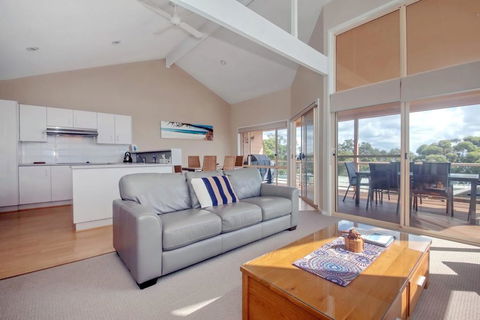 Moy At Nelson Bay, 2/30 Thurlow Avenue - Australia Shopping 1