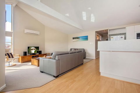 Moy At Nelson Bay, 2/30 Thurlow Avenue - Australia Shopping 2