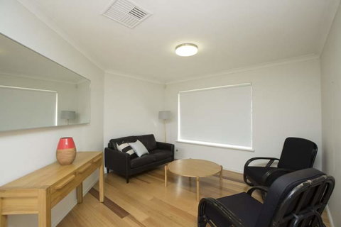Mt Pleasant Short Stay - Accommodation Australia 3