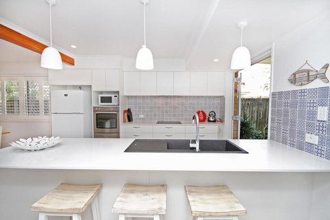 Mudjimba Sands, Mudjimba, Pet Friendly, BOND 500, LINEN INCLUDED, WIFI - Australia Shopping 3