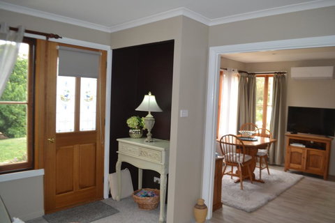 Mulberry Cottage Unique B&B Accommodation - Accommodation Australia 2