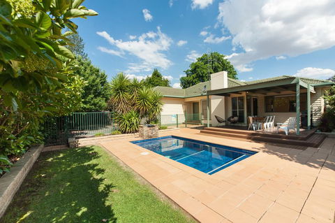 Murray House - Local Tourism 1