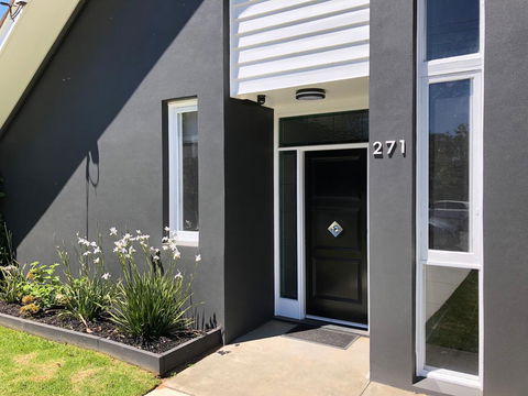 Murray's Place On Pakenham - Local Tourism 0