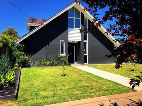 Murray's Place On Pakenham - Local Tourism 1