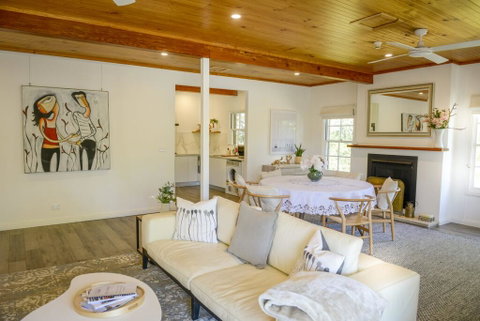 Myrtle Tree Lodge - Flowers, Kangaroo Valley - Accommodation Australia 2
