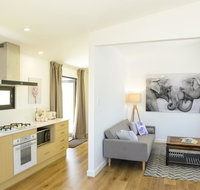 Myrtle Tree Lodge - Trunks - Local Tourism