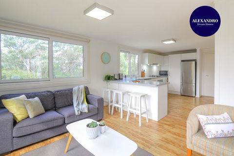 NATURE LOVERS DREAM // FIREPLACE //ACCESS TO HIKES - Australia Shopping 0