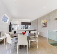 Nautilus 2 Luxury Retreat - Modern beachfront townhouse WiFi water views - Accommodation Australia