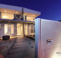 Nautilus Villa Luxury Retreat modern large double beachfront townhouse water views - Accommodation Australia