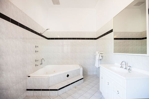 Captain Stirling Hotel - Accommodation Australia 26