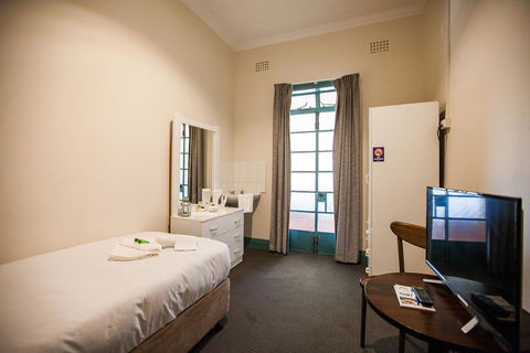Captain Stirling Hotel - Accommodation Australia 3