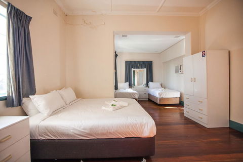 Captain Stirling Hotel - Accommodation Australia 2