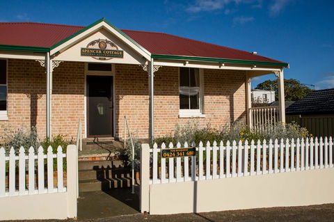 Spencer Cottage - Australia Shopping 10