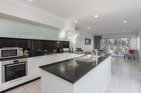 Cottesloe Beach House II - Accommodation Australia 2