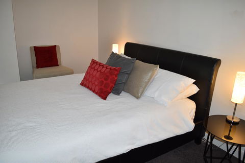 Central Executive Townhouse - Accommodation Australia 3