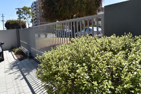 Central Executive Townhouse - Accommodation Australia 11