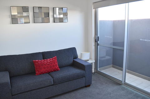Central Executive Townhouse - Accommodation Australia 6