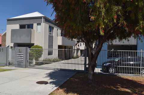 Central Executive Townhouse - Accommodation Australia 0