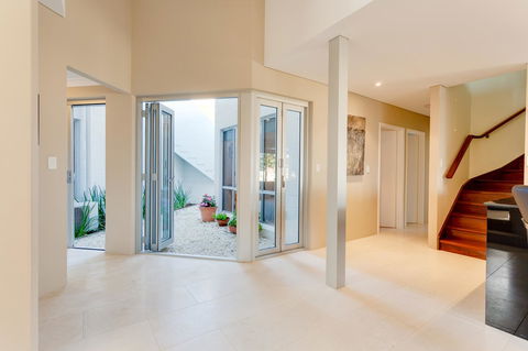 Cottesloe Contemporary Villa - Accommodation Australia 11