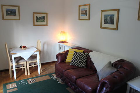 Jacaranda Hideaway Bed & Breakfast - Local Tourism 6