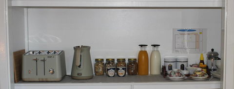 Jacaranda Hideaway Bed & Breakfast - Local Tourism 5
