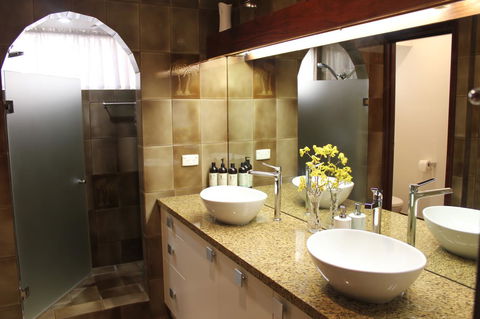 Jacaranda Hideaway Bed & Breakfast - Local Tourism 7