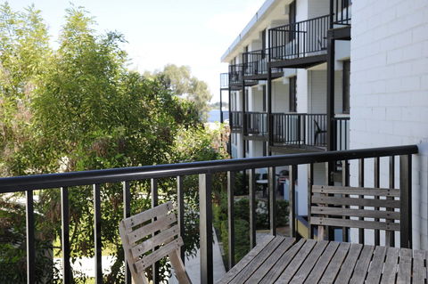 Lodestar Waterside Apartments - Accommodation Australia 36