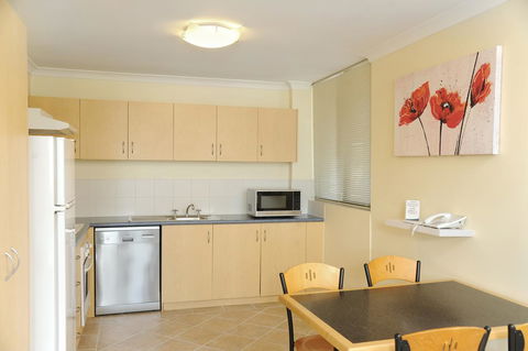 Lodestar Waterside Apartments - Accommodation Australia 9