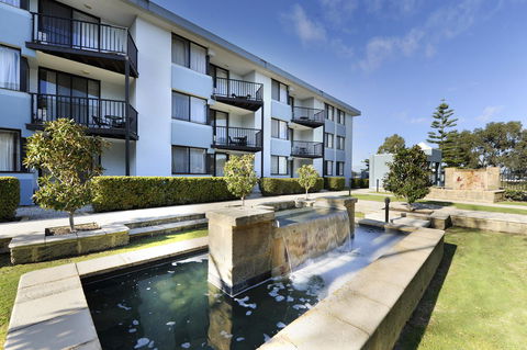 Lodestar Waterside Apartments - Accommodation Australia 2