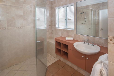 Bayshore Beachside Resort - Accommodation Australia 21