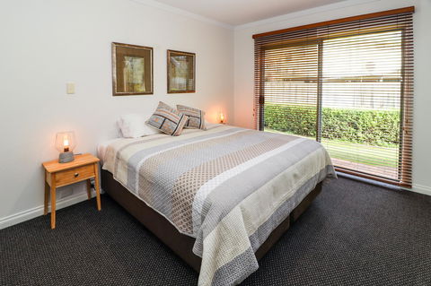 Bayshore Beachside Resort - Accommodation Australia 1