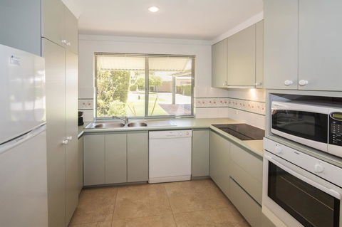 Bayshore Beachside Resort - Accommodation Australia 12