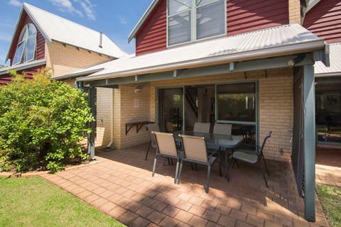 Bayshore Beachside Resort - Accommodation Australia 14