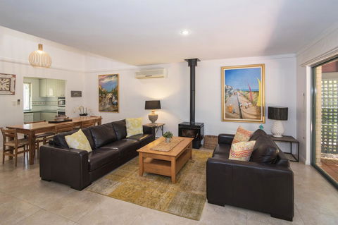 Bayshore Beachside Resort - Accommodation Australia 10