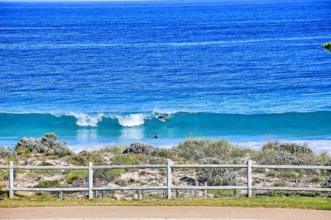 Beachfront @ Scarbs - Accommodation Australia 13