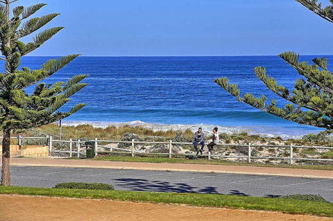Beachfront @ Scarbs - Accommodation Australia 14