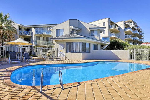 Beachfront @ Scarbs - Accommodation Australia 5