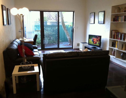 Kenata-Fairway Apartment Hotel - Local Tourism 32