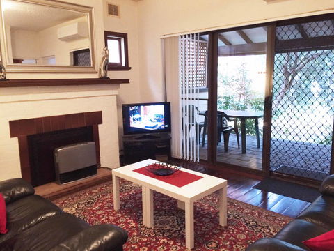 Kenata-Fairway Apartment Hotel - Local Tourism 21