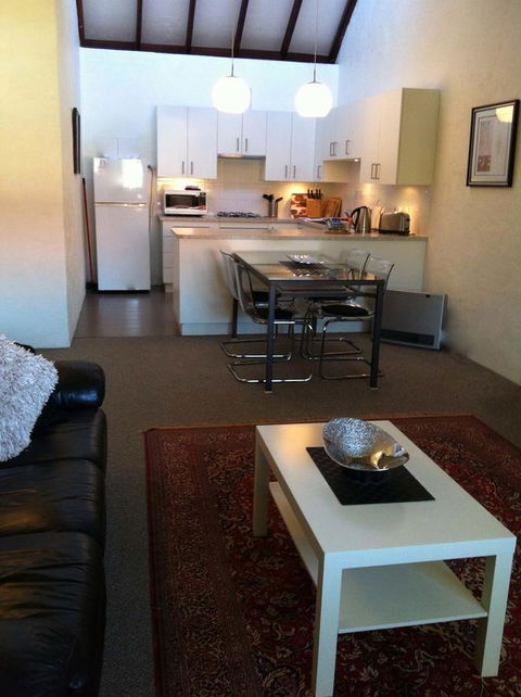 Kenata-Fairway Apartment Hotel - Local Tourism 28